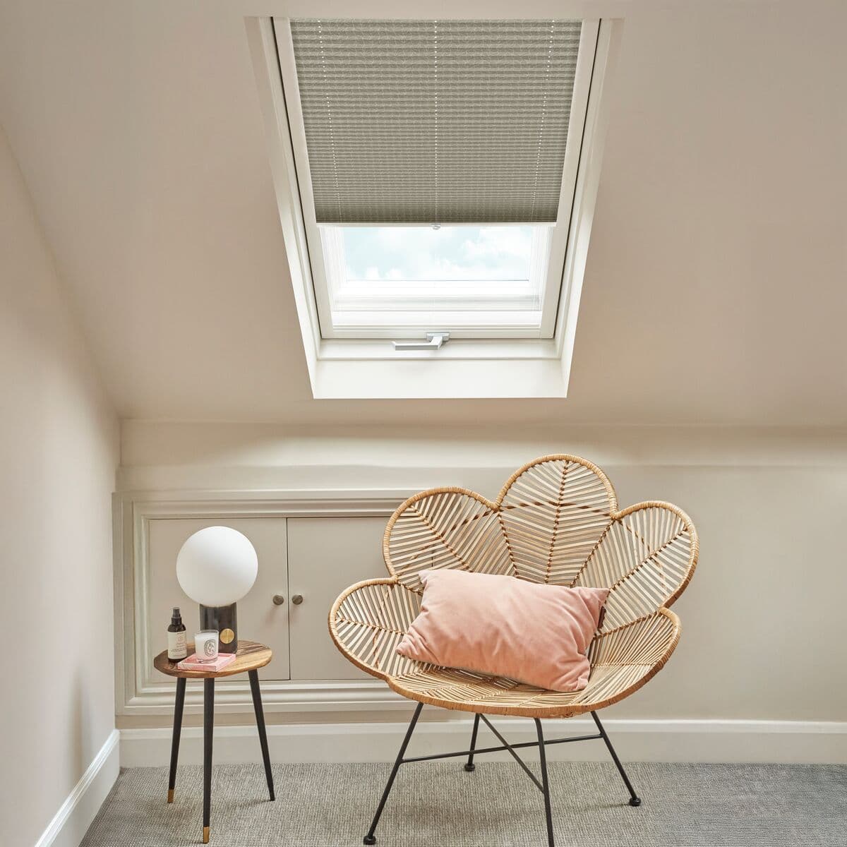 Twist Latte Pleated blind